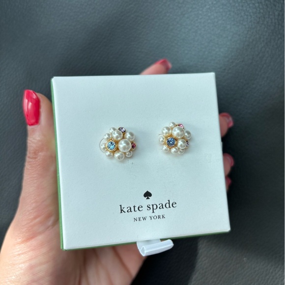 Kate Spade Pearl Crystal Cluster Earrings Gold Tone Studs Brand New - Picture 4 of 8